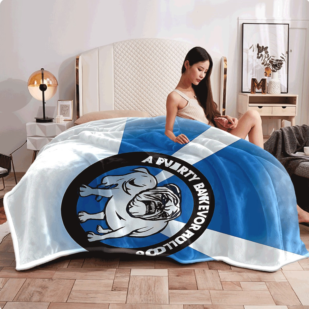 1pc A Purity Bakevor Bulldog Soft Flannel Throw Blanket Blue and White Logo Design All Season for Couch Sofa Comfortable Warm Plush Fleece Fabric Machine Washable