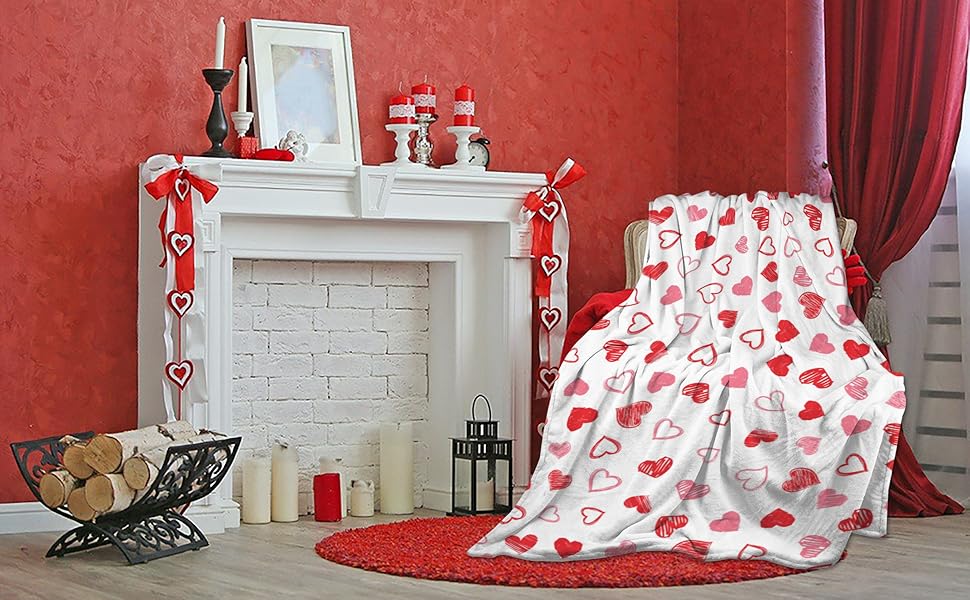 A Cozy And Soft Flannel Throw Blanket Featuring a Valentine'S Day Love Heart Design, Perfect for Your Girlfriend Or Sweetheart. This Lightweight Blanket in Pink And Red Is Ideal for Both The Sofa And Bed