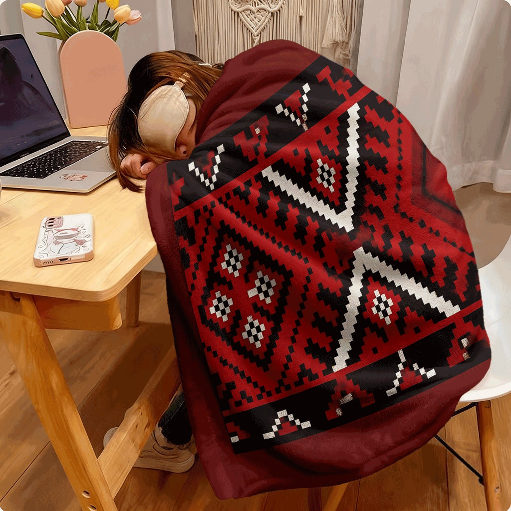 1pc Vintage Red Black White Tribal Pattern Flannel Blanket, Cozy Soft Throw for Sofa, Retro Ethnic Print Design, All-Season Warm Flannel Blanket