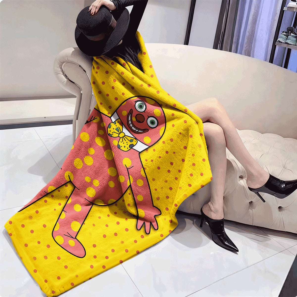 1pc 1pc 230GSM Fashion Mr Blobby High-Definition Pattern Flannel Blanket, an Exclusive Soft And Cute Must-Have for Fans! Suitable for All Seasons, Perfect for Sofa Lounging, Bedroom, Dining, Office