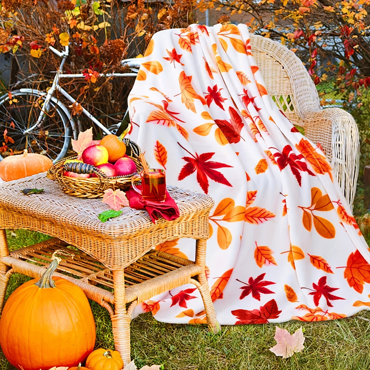 1pc Autumn Leaf Patterned Blanket, Maple Leaf Print Design, Body Cover Blanket, Soft Fleece Plush Surface, Lightweight And Durable, Multiple Sizes Available, Suitable for Halloween Decoration, Living Room Leisure, Bedroom Warmth
