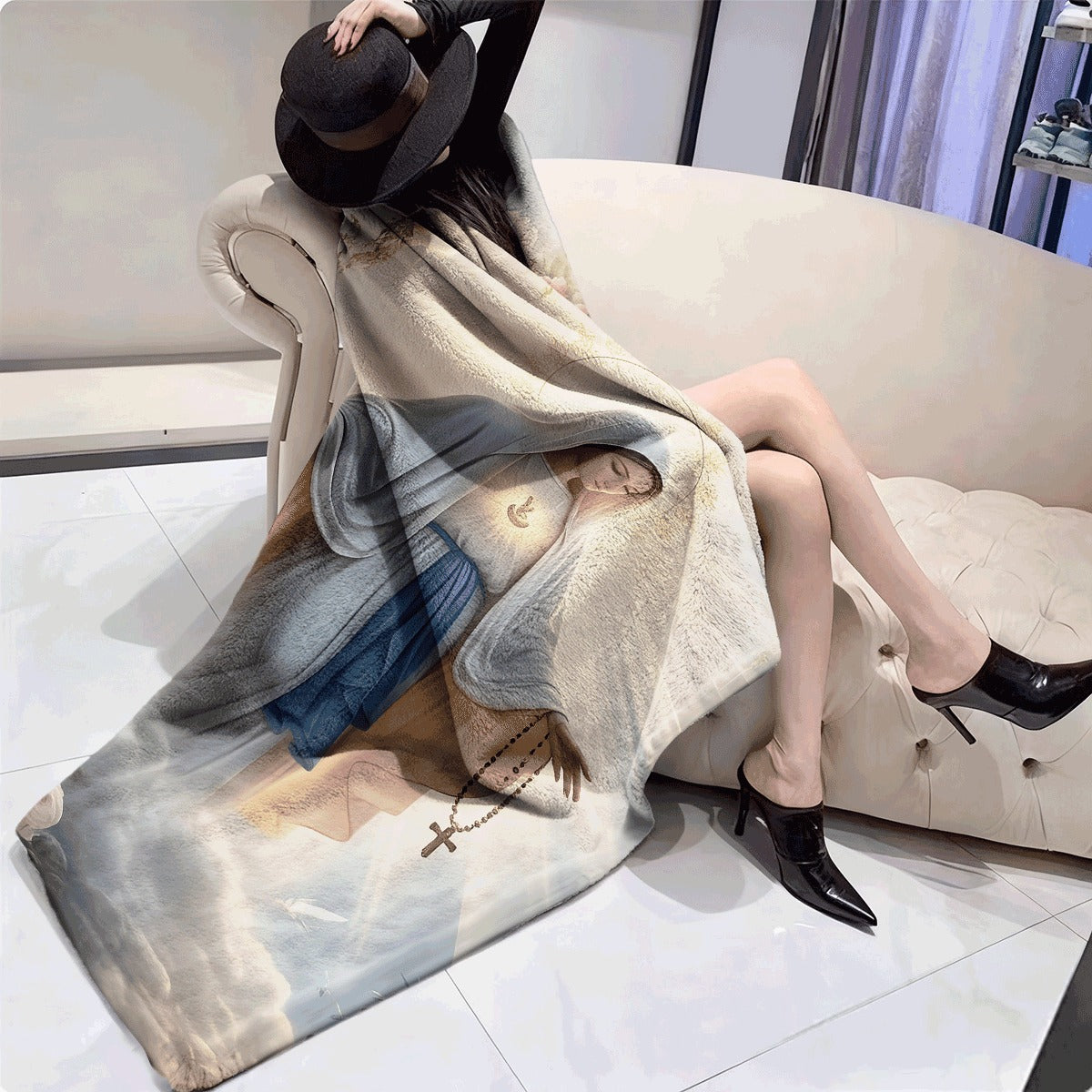 1pc Virgin Mary & -like Religious Flannel Blanket Bohemian Style Soft Quilted All-Season Spread HD Print Catholic Icon Design for Prayer Sofa Hand Wash Only (White Blue Golden) Sp