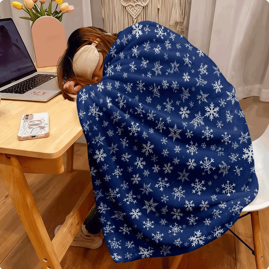 1pc Winter Snowflake Flannel Blanket Navy Blue with White Snowflake Pattern Soft Cozy All-Season Throw for Sofa Winter Home Decor Warm Flannel Fabric for Snuggling