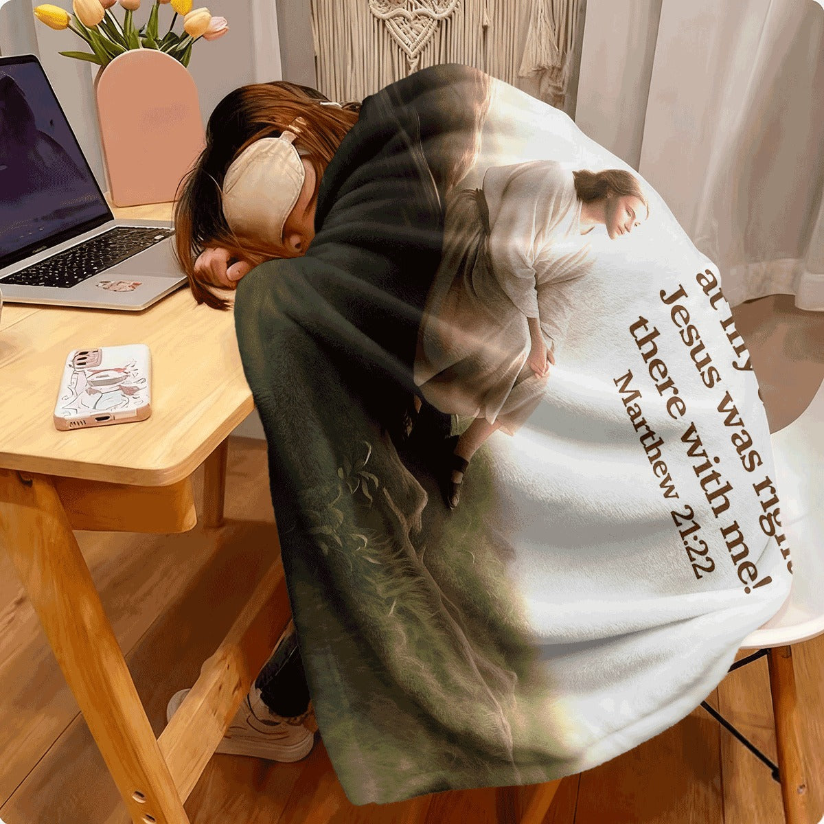 1pc Cozy Inspirational Bible Verse Blanket Jesus Is with Me Quote Soft Flannel Throw in Multiple Sizes Perfect for Sofa Camping & Travel Easy Care All-Season Comfort