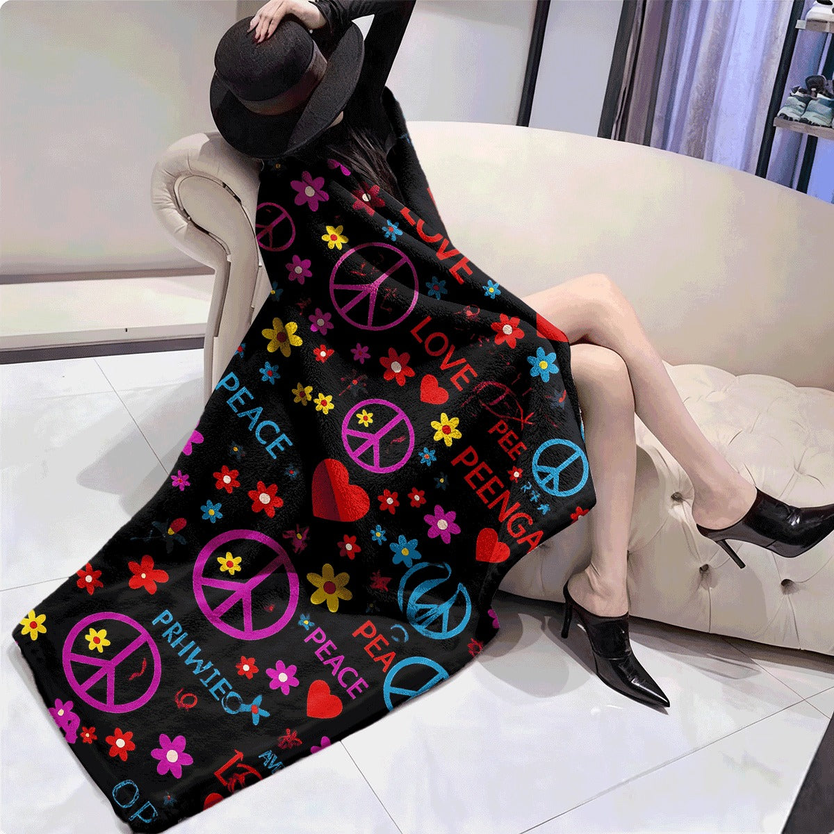 1pc Cozy Love & Peace Graffiti Flannel Throw Blanket Soft, Reversible for All Seasons Perfect for Couch,, Travel Available In Multiple Sizes