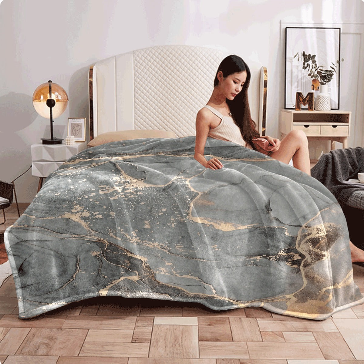 1pc Luxury Gray And Golden Marble Print Flannel Blanket Elegant Dark Gray And Golden Veins Soft All-Season Couch Throw Spread Sofa Cover Machine Washable Luxury Home Decor for Living Room Bedroom