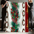 Christmas Festive Red Berries And Pine Bough Wreath Pattern Flannel Blanket, Soft Comfortable Warm, White Background Design, Durable Plush Surface, All-Season Sofa Blanket, Warm Cover, Multiple Sizes Available, Suitable for Living Room Sofa