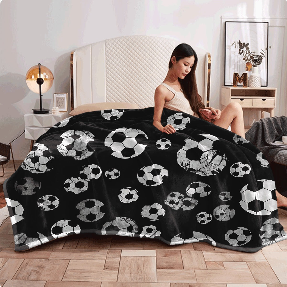 1pc Soft Flannel Soccer Print Blanket Cozy, Warm Throw with White Soccer Ball Design for Couch, Bed, Office, Camping & Travel Machine Washable, All-Season Comfort, Allseason Blanket Playful Des